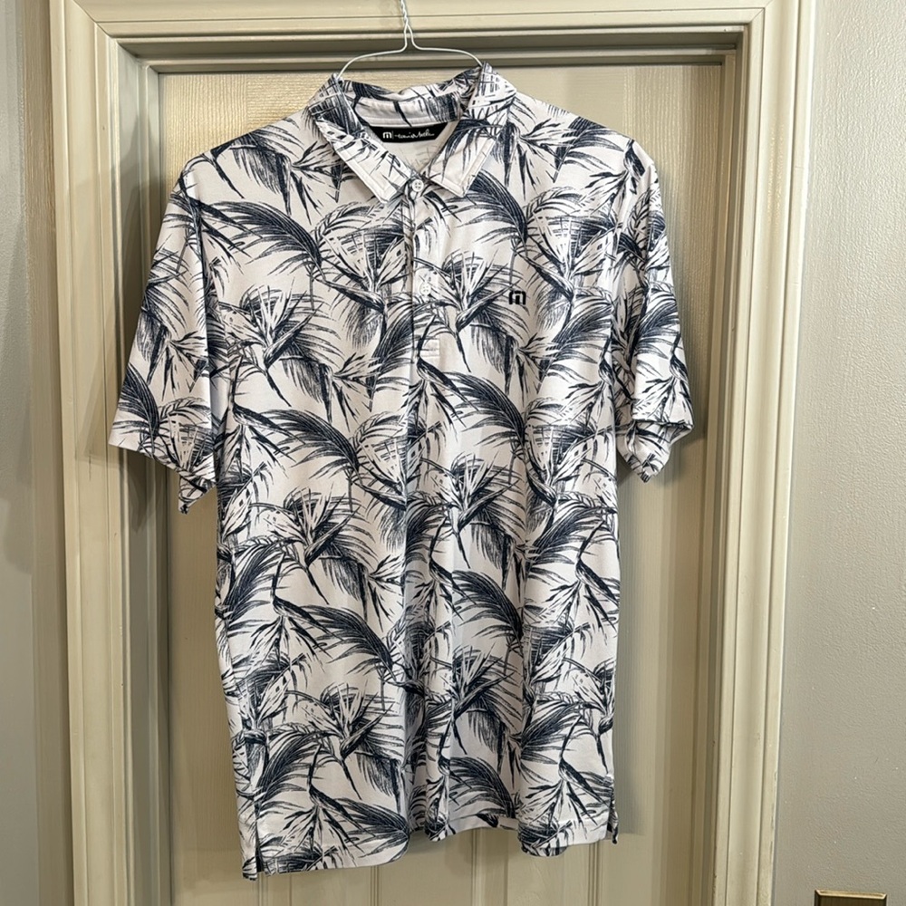 Travis Mathew, men’s polo size large